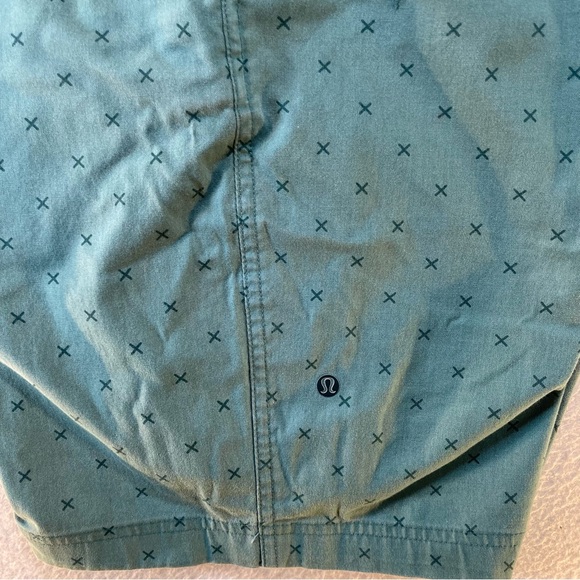 Lululemon Mens Activewear Golf (X) Pattern Shorts Size 34 - Picture 1 of 13